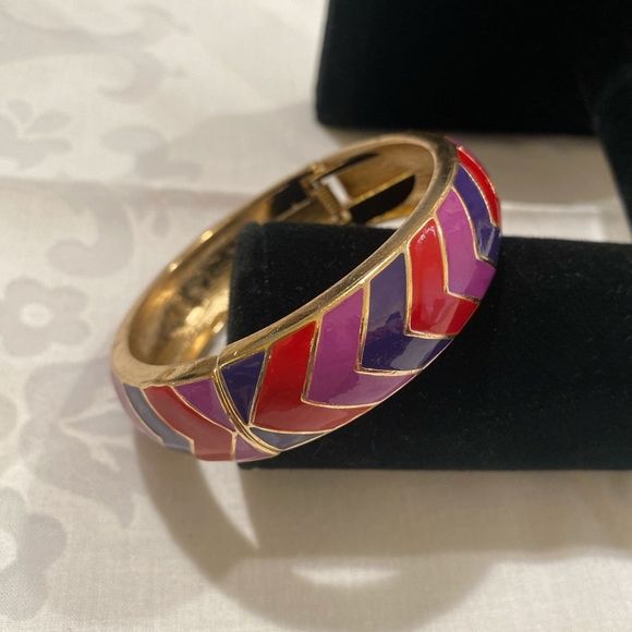 Vintage Gold And Enamel Clamper Bracelet - Picture 7 of 8